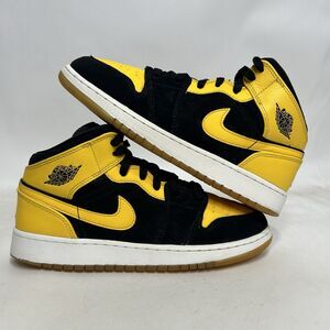 Nike Shoes Air Jordan 1 Retro Mid GS “New Love” 2017